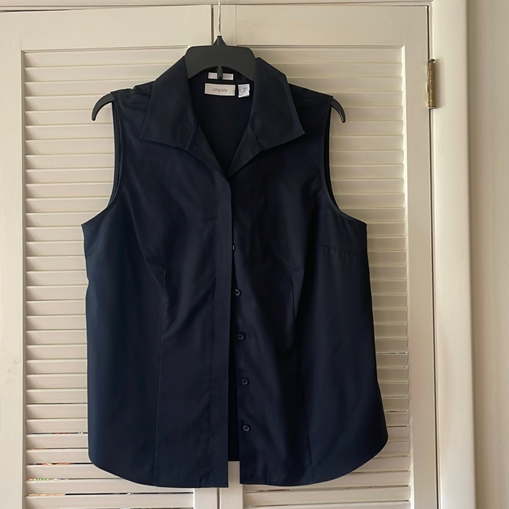 Chicos no iron size 2 navy sleeveless button up shirt